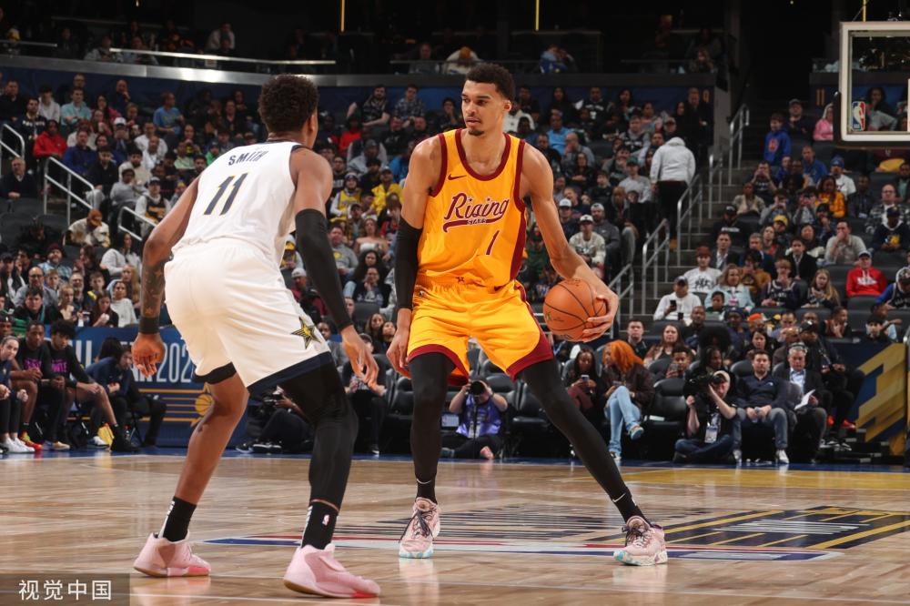 球员轮换登 球员轮换登