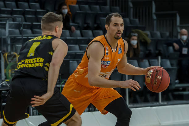 新一轮的战 新一轮的战