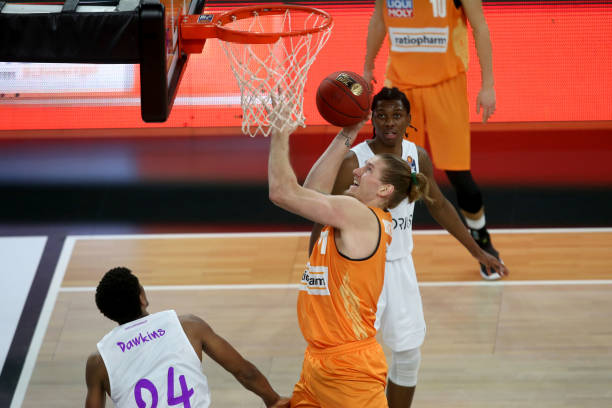 态到战术体 态到战术体